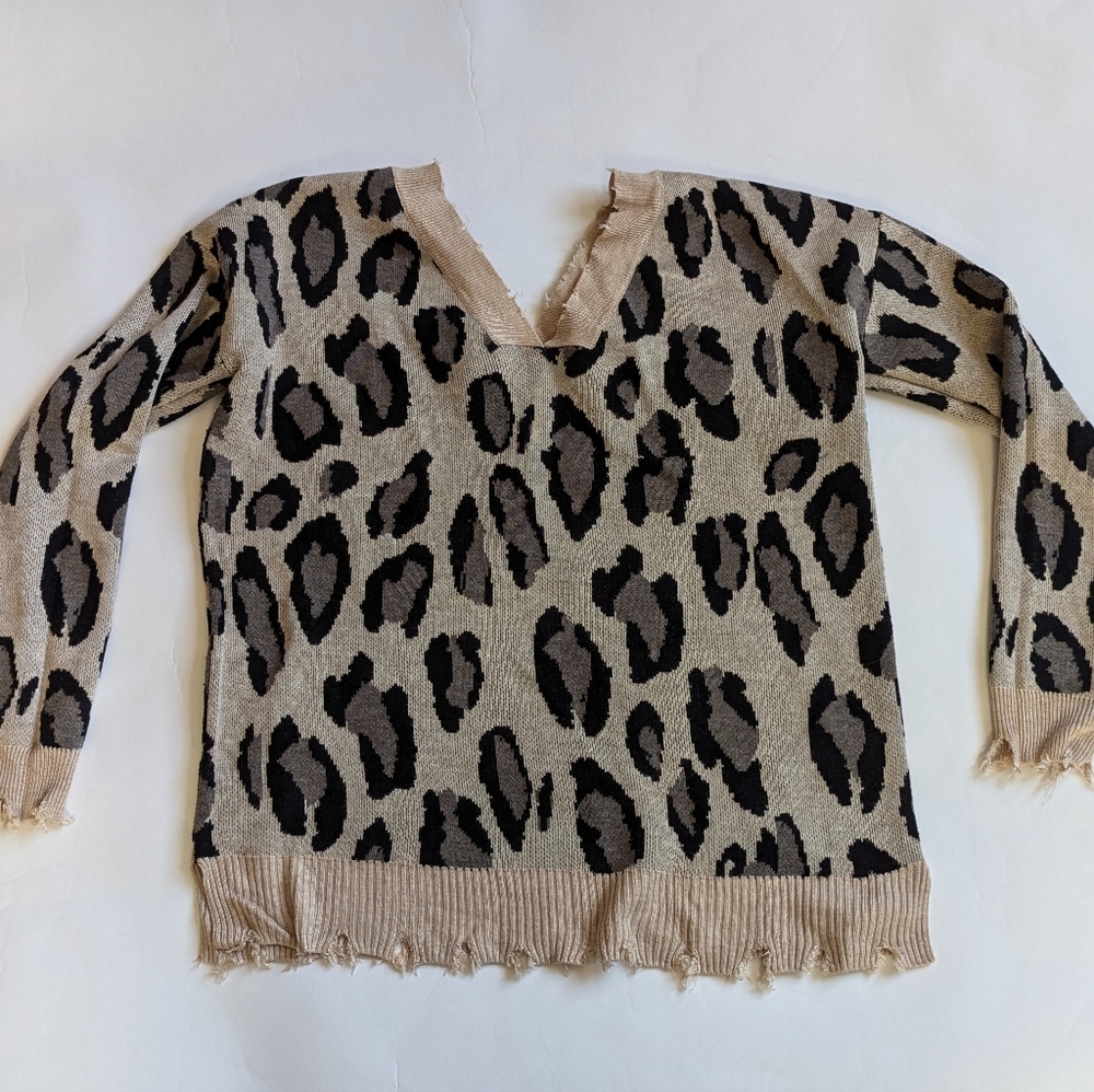 Fate V Neck Leopard Print Sweater, Small